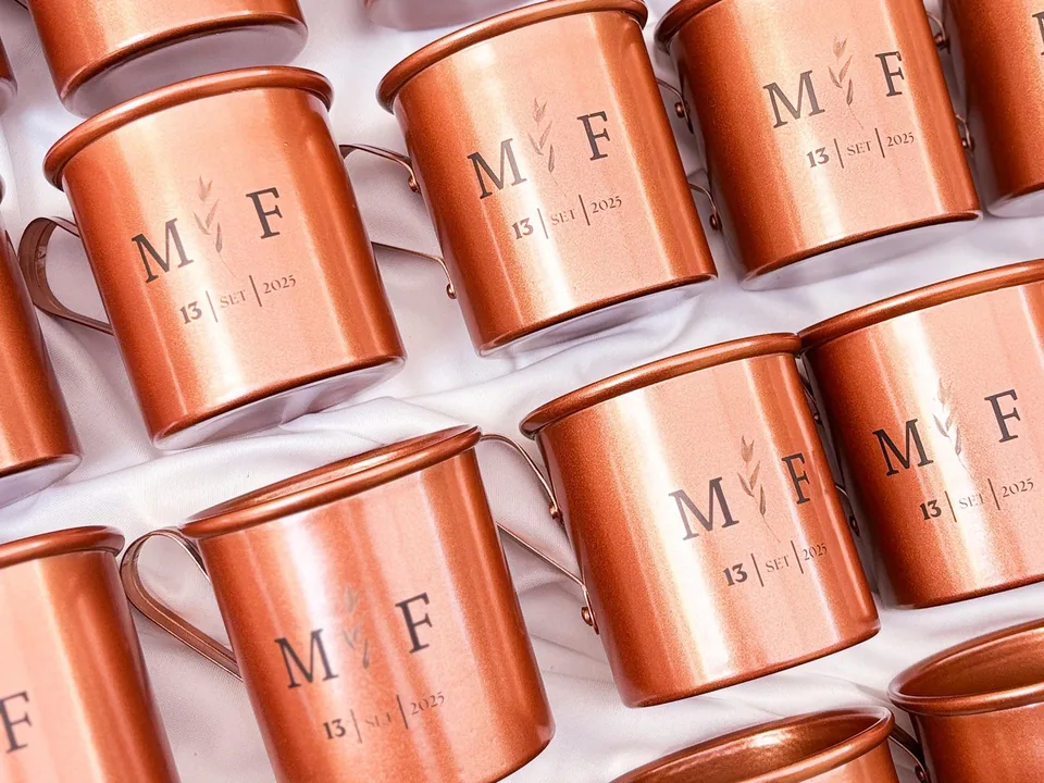 Canecas de cobre personalizadas com iniciais